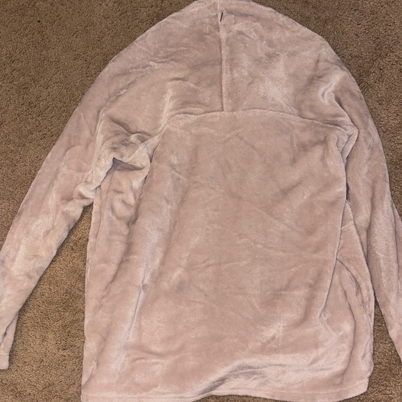 UGG Plush Tan Fleece Wrap size m - Picture 4 of 4